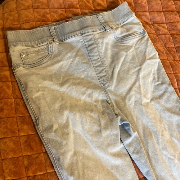 Spanx Flare Jeans in Light Wash MEDIUM Tall/Long - Picture 8 of 14